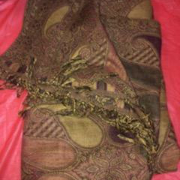 Scarf - Picture 3 of 5